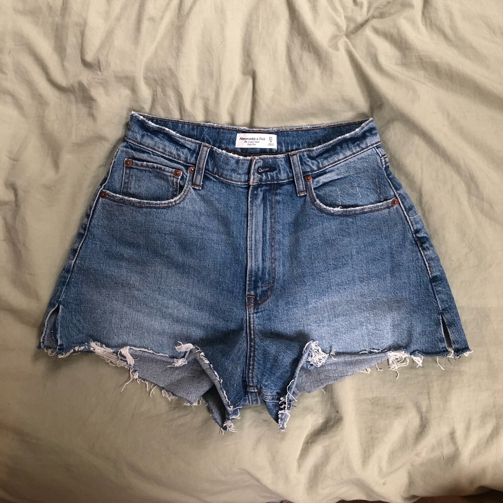 Abercrombie & Fitch Curve Love the cutoff short in size 27